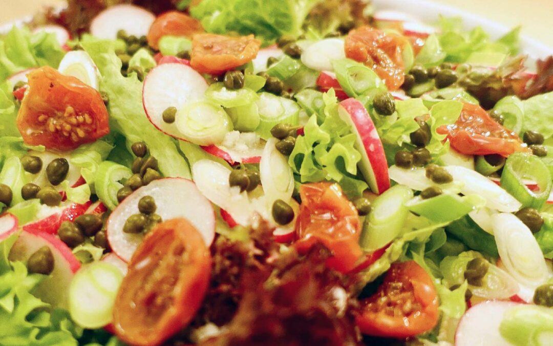 Sprød grøn salat med kapers